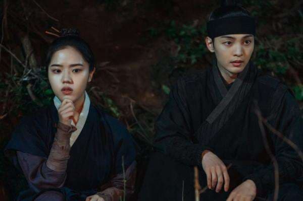 Drakor Poong, The Joseon Psychiatrist Episode 12, Jo Shin Woo Ingin Bunuh Yoo Se Yeob