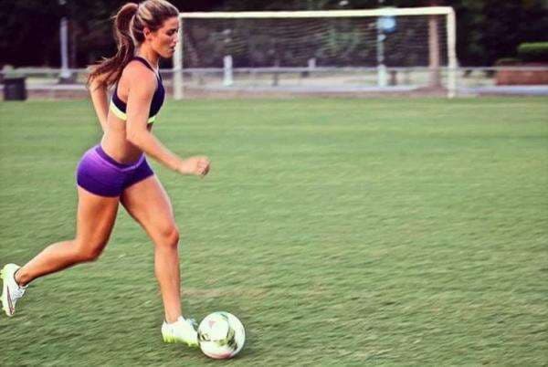 Deretan Pesepakbola Tercantik di Dunia, Nomor 5 Bikin Pengen Jadi Gawangnya