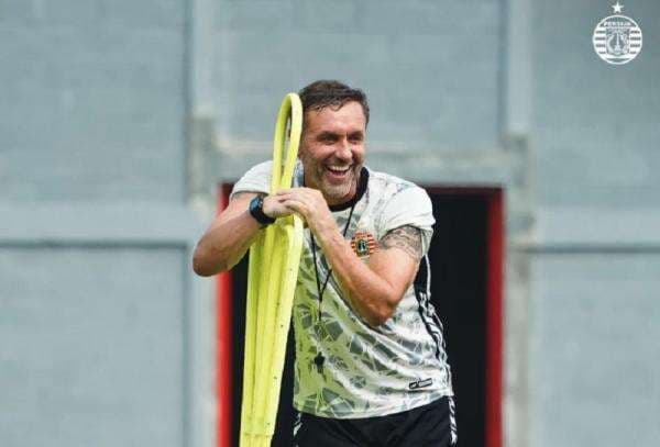 Thomas Doll Senang Waktu <i>Kick-off</i> Barito Putera Vs Persija Jakarta Diundur