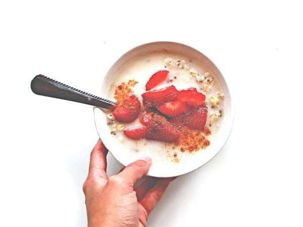 Resep Oatmeal Stroberi, Menu Diet Enak &amp; Sehat!