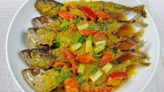 Resep Ikan Kembung Bumbu Kuning, Gurih dan Lezatnya Nendang