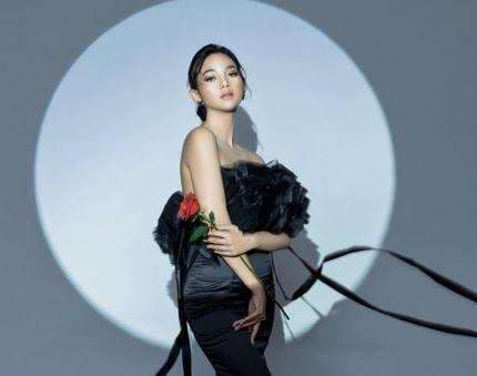 Glenca Chysara Tampil Menawan Kenakan Dress Hitam saat Pemotretan, Netizen: Kirain Artis Korea