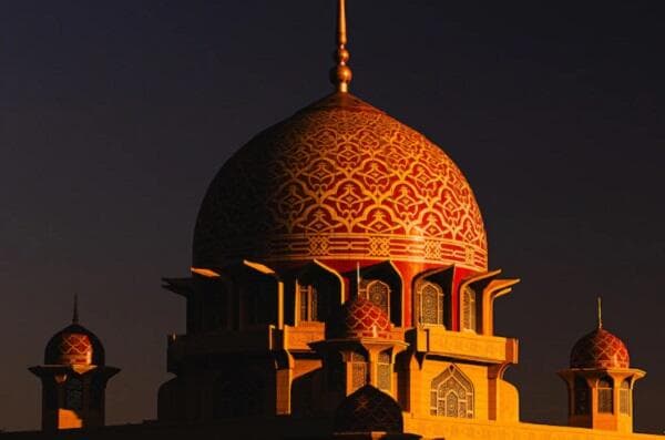 Sebutkan Minimal 5 Contoh Pengamalan dari Iman Kepada Malaikat, Ini Jawabannya