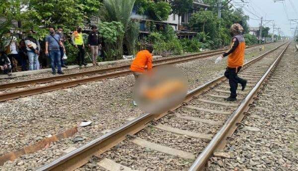 Mengenaskan, Seorang Pria Tertabrak Kereta Api di Perlintasan Rel Kebon Jeruk