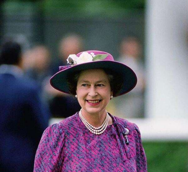 Fantastis! Koleksi Mobil Klasik Mendiang Ratu Elizabeth II