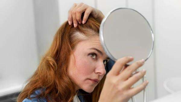 Punya Masalah Pada Kulit Kepala? Cobain 4 Scalp Care Lokal yang Ampuh Mengatasinya!