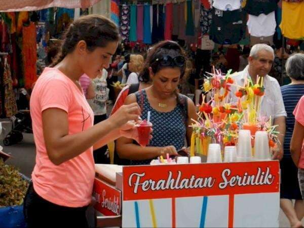 Es Serut di Negara Ini Terbuat dari Salju Asli Pegunungan, Gimana Rasanya?