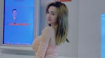 Pose Cupita Gobas Pamerkan Bokong Kencang Bikin Netizen Iri