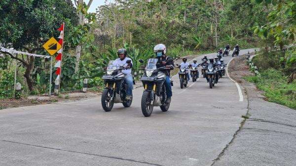 Belasan Honda CB150X Kunjungi Candi Tertinggi di Jogjakarta