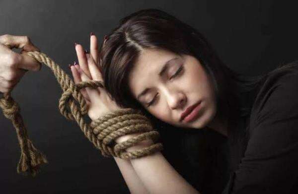 Mengenal Stockholm Syndrome: Merasa ‘Jatuh Cinta’ pada Penjahat