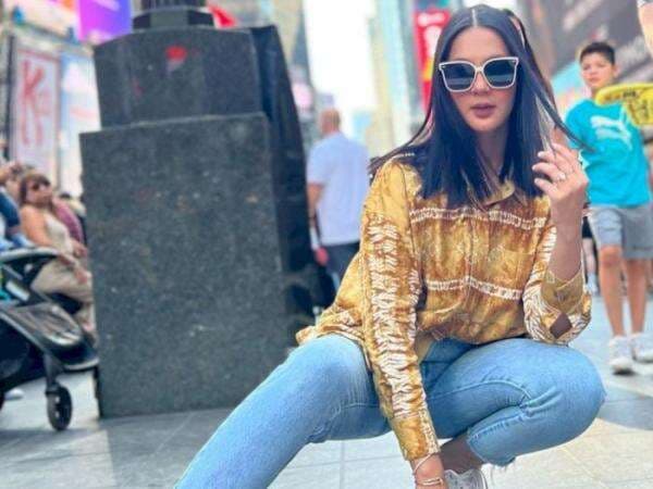 Hebohkan New York Fashion Week, Paula Verhoeven Pakai Kemeja Sasirangan, Kece Badai!