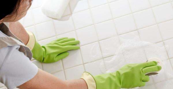 Lantai Kamar Mandi Menguning? Berikut 4 Cara Ampuh untuk Membersihkannya