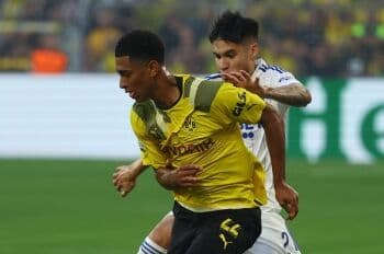 2 Teknik Merebut Bola dari Penguasaan Lawan