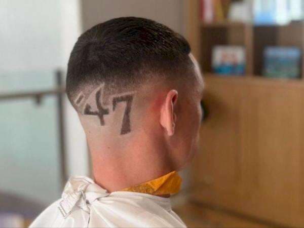 Gaya Rambut Phil Foden Nyeleneh, Fans: Bikin Malu!