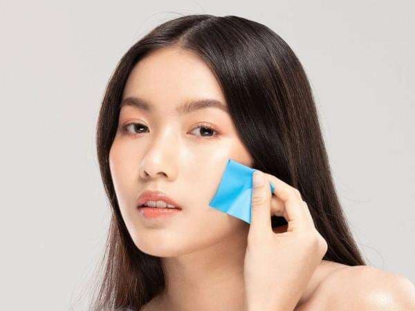 Apa Saja Kandungan Skincare yang Diperlukan oleh Pemilik Kulit Berminyak? Yuk, Simak!