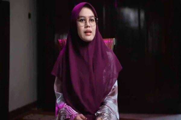 Profil Ning Imaz, Putri Kiai Ponpes Lirboyo, Rutin Berdakwah Melalui Media Sosial