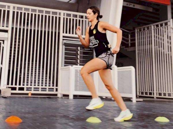 OOTD Nia Ramadhani Lari di GBK Senayan Netizen Malah Salfok ke Kaki Mulusnya OOTD Nia Ramadhani Lari di GBK Senayan Netizen Malah Salfok ke Kaki Mulusnya