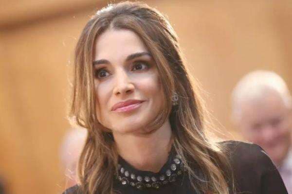 5 Ratu Paling Cantik di Dunia Sepanjang Sejarah 5 Ratu Paling Cantik di Dunia Sepanjang Sejarah