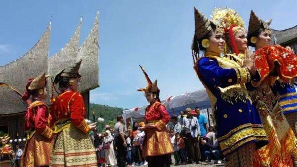 5 Keunikan Suku Minangkabau dalam Pernikahan, Perempuan Lebih Diutamakan