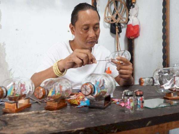 Pedagang Tahu Ungkap Rahasia Memasukkan Kapal dalam Botol, Laku Banget di Amerika!