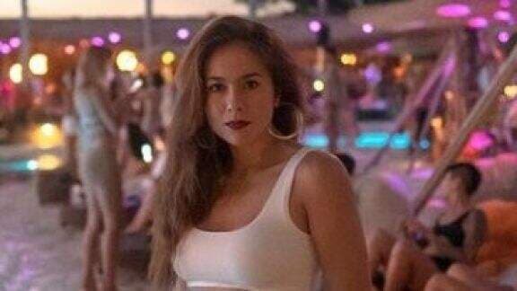 Makin Seksi, Netizen Sebut Wulan Guritno Tak Pakai Bra di Foto Ini, Hmmm...