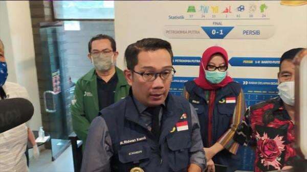 Main Bulutangkis, Ridwan Kamil Keluarkan Pantun Sebut Rambut Ayu Ting Ting
