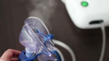 Terapi Nebulizer Bermanfaat untuk Anak Batuk Pilek, Ini Kata Dokter Anak!