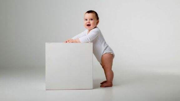 Hidupnya Bakal Penuh Keberkahan, Ini 15 Nama Bayi Laki-laki Islami yang Lahir Hari Jumat! Modern Banget, Moms Pasti Suka!