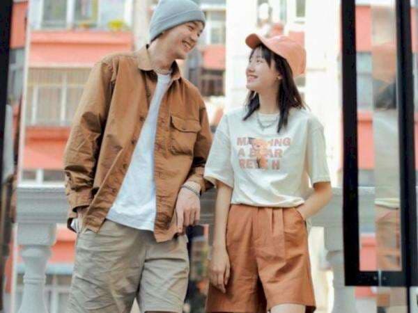 5 Referensi OOTD Couple untuk Jalan-jalan Bareng, Casual dan Kece!