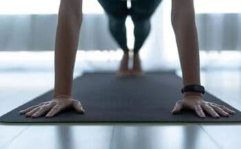 8 Cara Membentuk Otot Dada di Rumah Tanpa Perlu ke Gym dengan Cepat