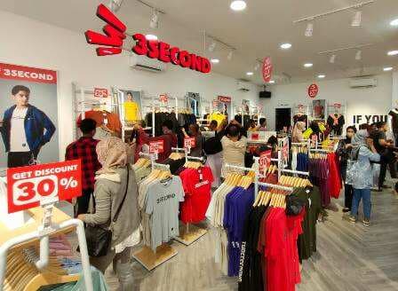 Dibuka 3Second Family Store di Jalan Sudirmanm, Pelanggan Langsung Menyerbu Dibuka 3Second Family Store di Jalan Sudirmanm, Pelanggan Langsung Menyerbu