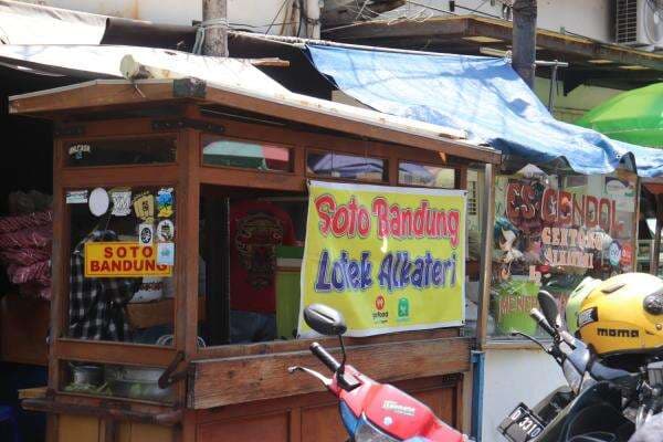 Lotek Alkateri, Kuliner Legendaris di Bandung yang Wajib Dicoba