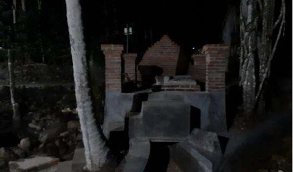 Kisah Eyang Bintulu Aji, Pelarian Majapahit yang Menjaga Wahyu Kelapa Gagak Emprit Kerajaan Mataram Kisah Eyang Bintulu Aji, Pelarian Majapahit yang Menjaga Wahyu Kelapa Gagak Emprit Kerajaan Mataram