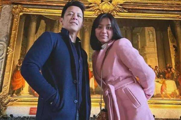 Alleia Anata Bangga pada sang Ayah, Ungkap Ariel NOAH Sempat Sakit Sebelum Konser: Profesional Banget Alleia Anata Bangga pada sang Ayah, Ungkap Ariel NOAH Sempat Sakit Sebelum Konser: Profesional Banget