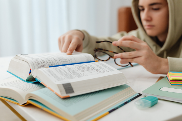 Mengenal Simple Present Tense, Grammar Bahasa Inggris