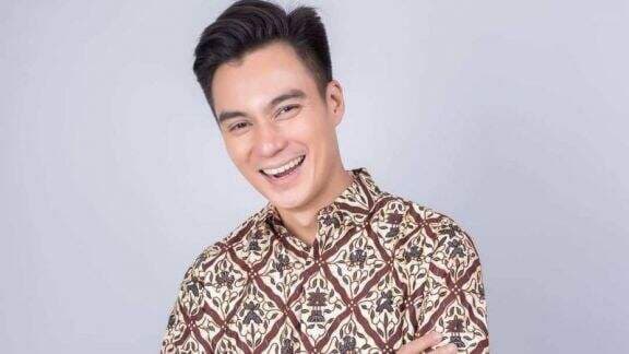 Heboh, Baim Wong Terciduk Asyik Foto Bareng Cewek Setengah Bugil di Amerika Serikat, Netizen: Astagfirullah Bayar 20 Dollar AS