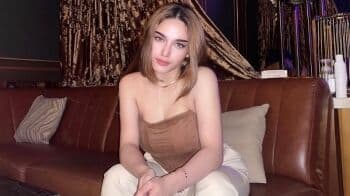 Makin Hot, Gaya Cassandra Angelie Pakai Tube Top Bikin Salfok!