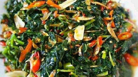 Trik Bikin Oseng Daun Pepaya Anti Pahit, Dijamin Enak Banget Moms Rasanya