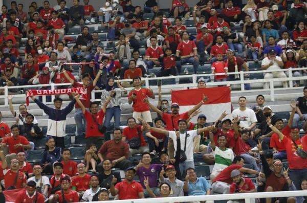 Media Vietnam Kritik Aksi Suporter Timnas Indonesia di Stadion GBT