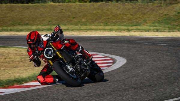 Ducati Monster SP 2023, Mendapatkan Fitur Baru