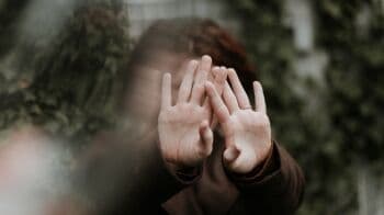 10 Contoh Kalimat Penolakan, Ciri-Ciri, dan Pengertiannya