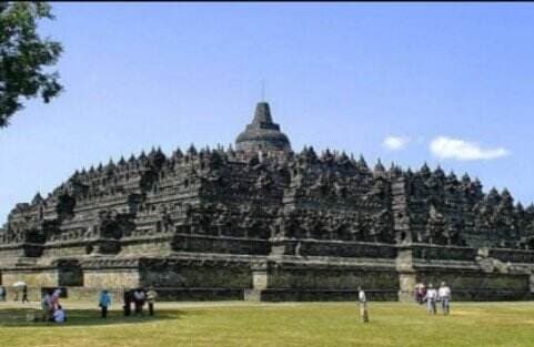 6 Misteri Candi Borobudur, Dari Pantangan Untuk Sepasang Kekasih Hingga Gambaran UFO