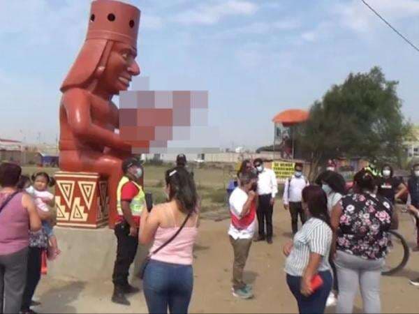 Patung Penis Raksasa Ini Jadi Daya Tarik Wisatawan di Peru, Jadi Tempat Selfie Patung Penis Raksasa Ini Jadi Daya Tarik Wisatawan di Peru, Jadi Tempat Selfie