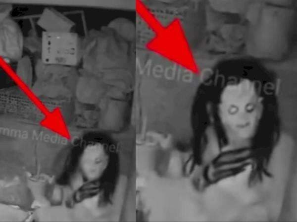 Penampakan Sosok Mengerikan Lahap Menyantap Ayam di Kandang, Kolong Wewe?