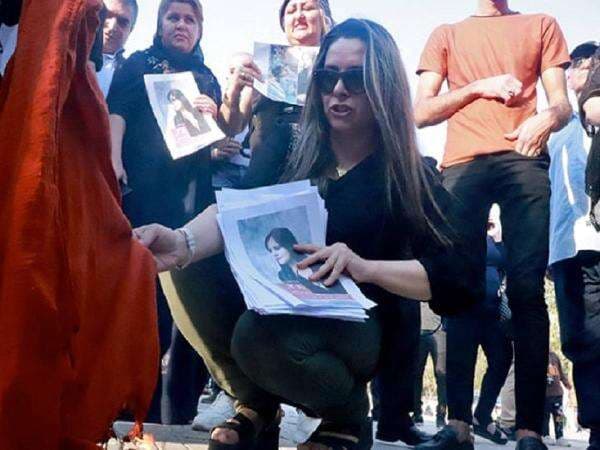 Protes Rakyat Iran Makin Gencar, Berubah Menjadi Gerakan melepas Hijab