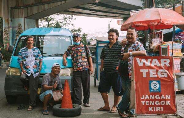 Unik, Brand Fashion Lokal ini Pakai Lukisan di Belakang Truk Jadi Motif Pakaian