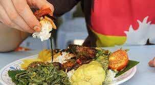 6 Kebiasaan Unik Orang Indonesia yang Aneh dan Jarang Ditemui di Luar Negeri