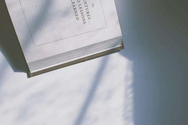 Sinopsis Novel Laut Bercerita, Mengungkap Tragedi 1998