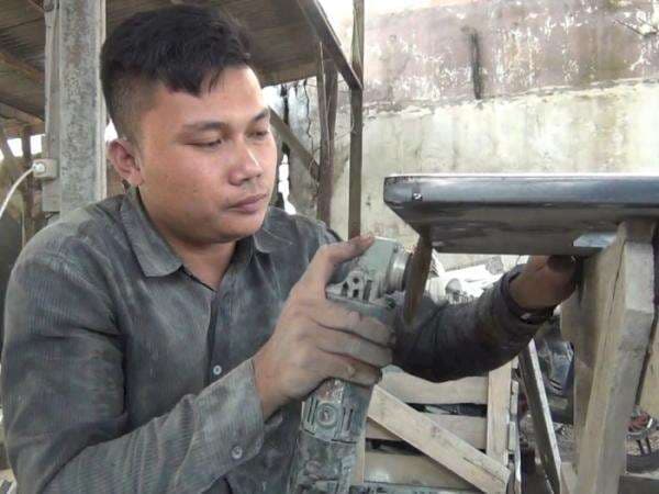 Kisah Pembuat Batu Nisan, Selalu Mimpi Didatangi Arwah Setiap Menyelesaikan Pesanan