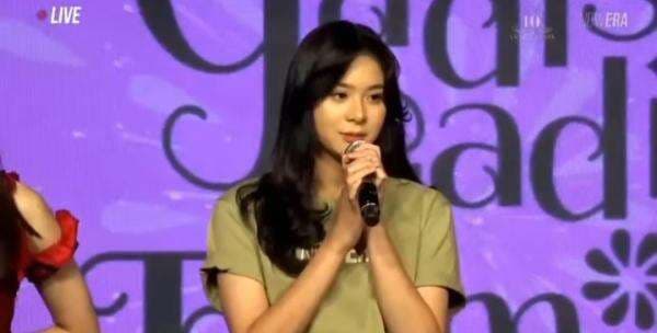 Sambil Menahan Tangis, Zee JKT48 Meminta Maaf Pasca Kepergok Ngevape di Amerika Serikat